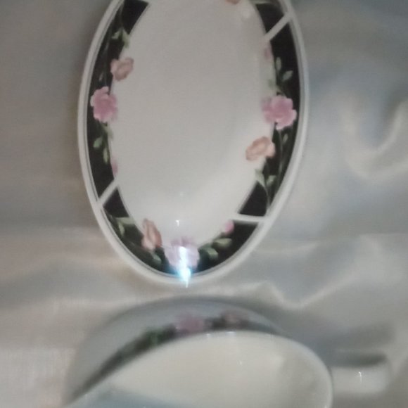 Meiwa mew8 gravy boat bowl and plate pink flowers on black band smooth - Picture 7 of 8